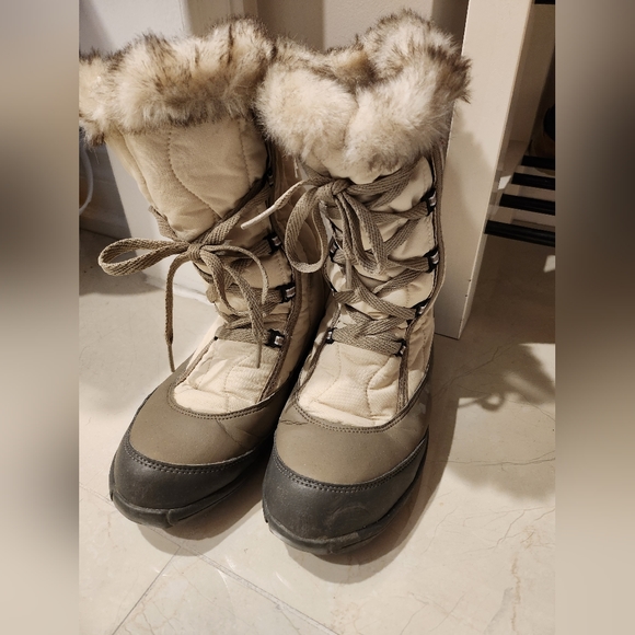 Snowboot size 7 - Picture 1 of 5